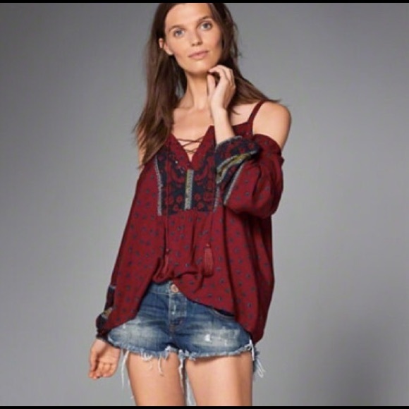 Abercrombie & Fitch Tops - Printed Cold Shoulder Top Abercrombie & Fitch Tops - Printed Cold Shoulder Top